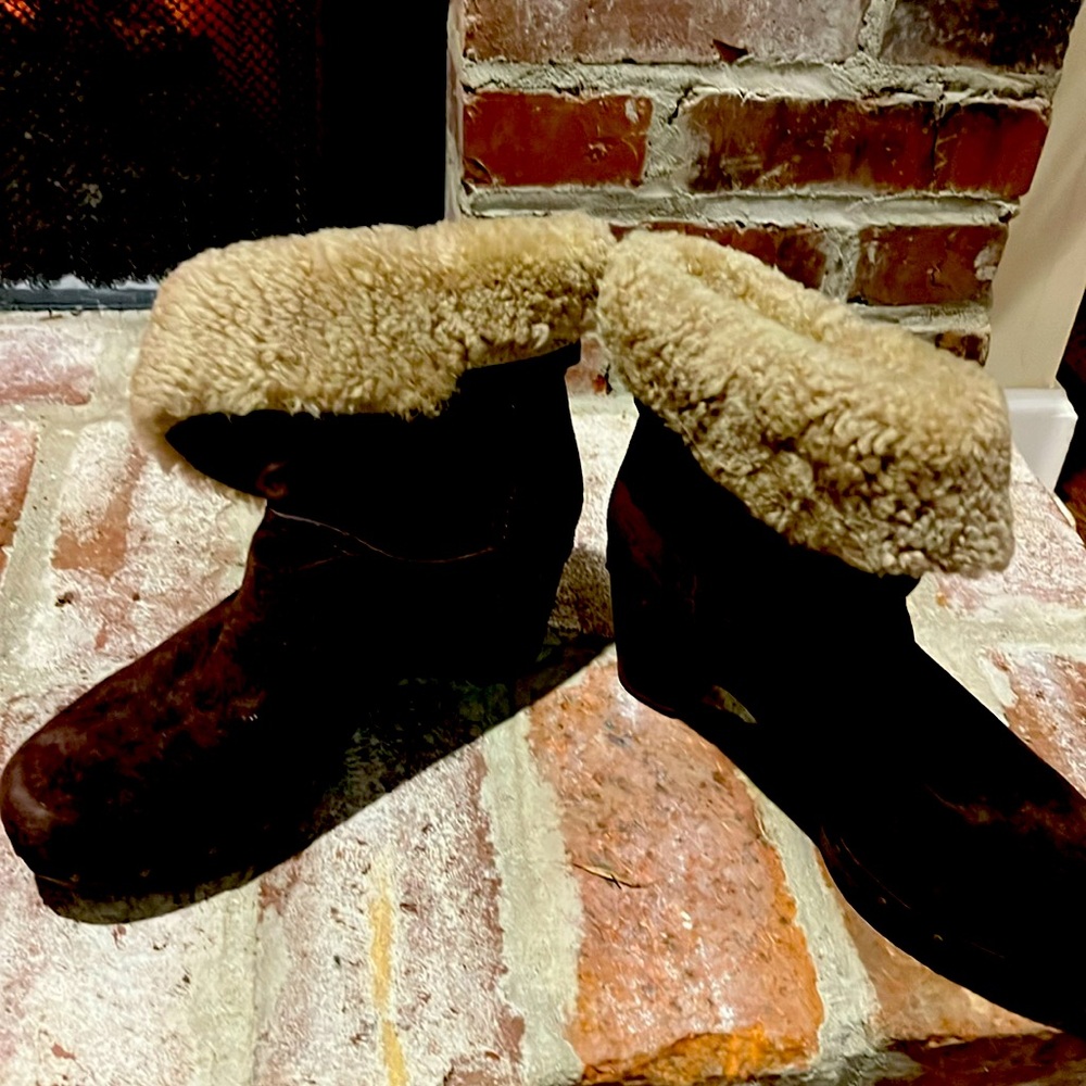 UGG Fur Lined Heeled Ankle Boot size 9